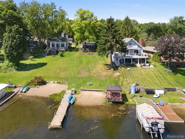 10470 King Road, Springfield Charter Township, MI 48350
