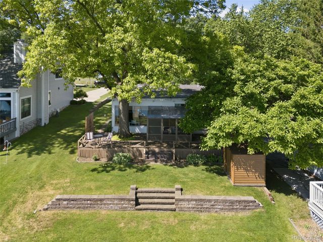 10470 King Road, Springfield Charter Township, MI 48350