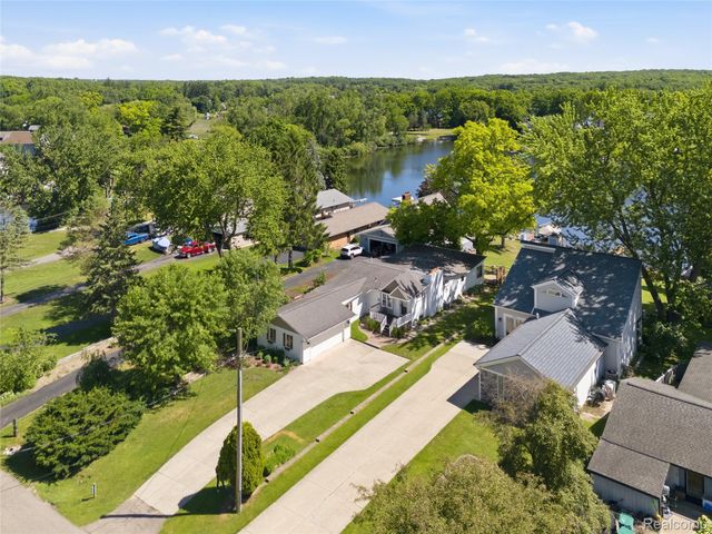 10470 King Road, Springfield Charter Township, MI 48350