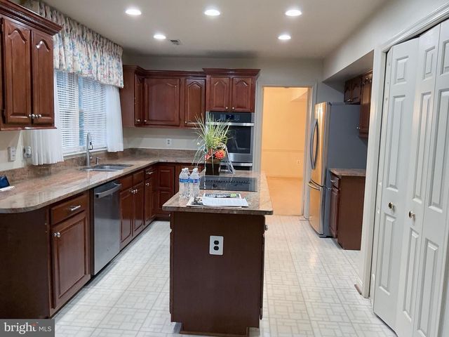 1605 HUTCHINSON LN, Silver Spring, MD 20906