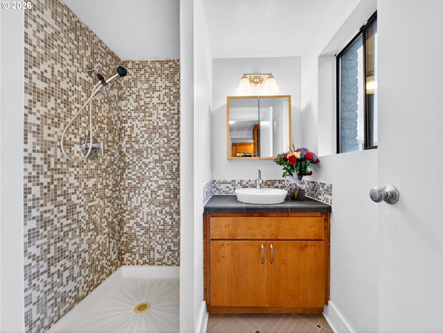 1829 Nw LOVEJOY St 312, Portland, OR 97209