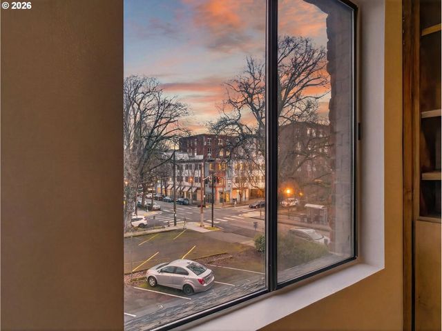 1829 Nw LOVEJOY St 312, Portland, OR 97209