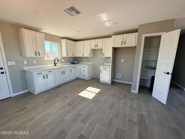 3105 W Green Park Drive, Benson, AZ 85602
