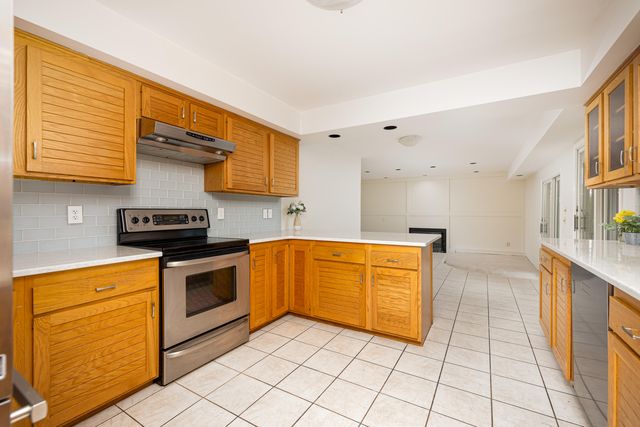 3949 Waldenwood Drive, Ann Arbor, MI 48105