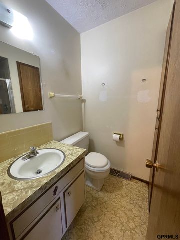 4324 81 Avenue Circle, Omaha, NE 68134