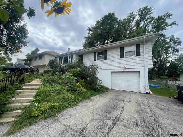4324 81 Avenue Circle, Omaha, NE 68134