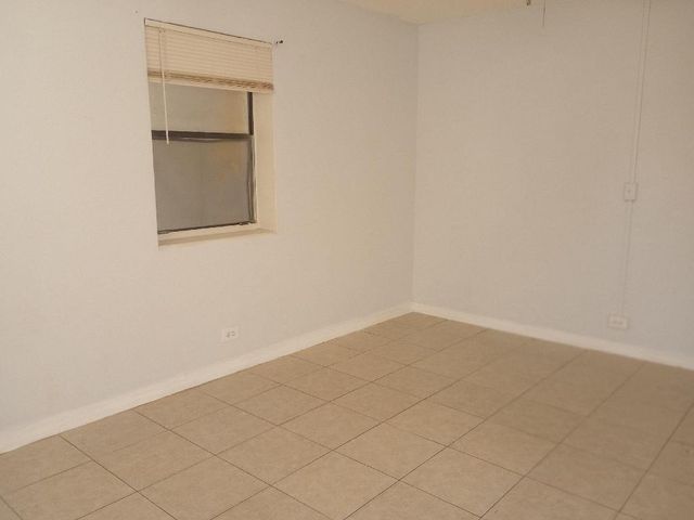 3300 Broadway Avenue 15, West Palm Beach, FL 33407