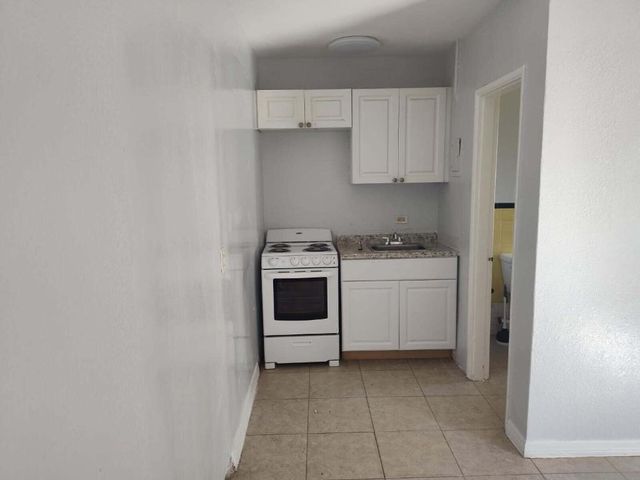 3300 Broadway Avenue 15, West Palm Beach, FL 33407