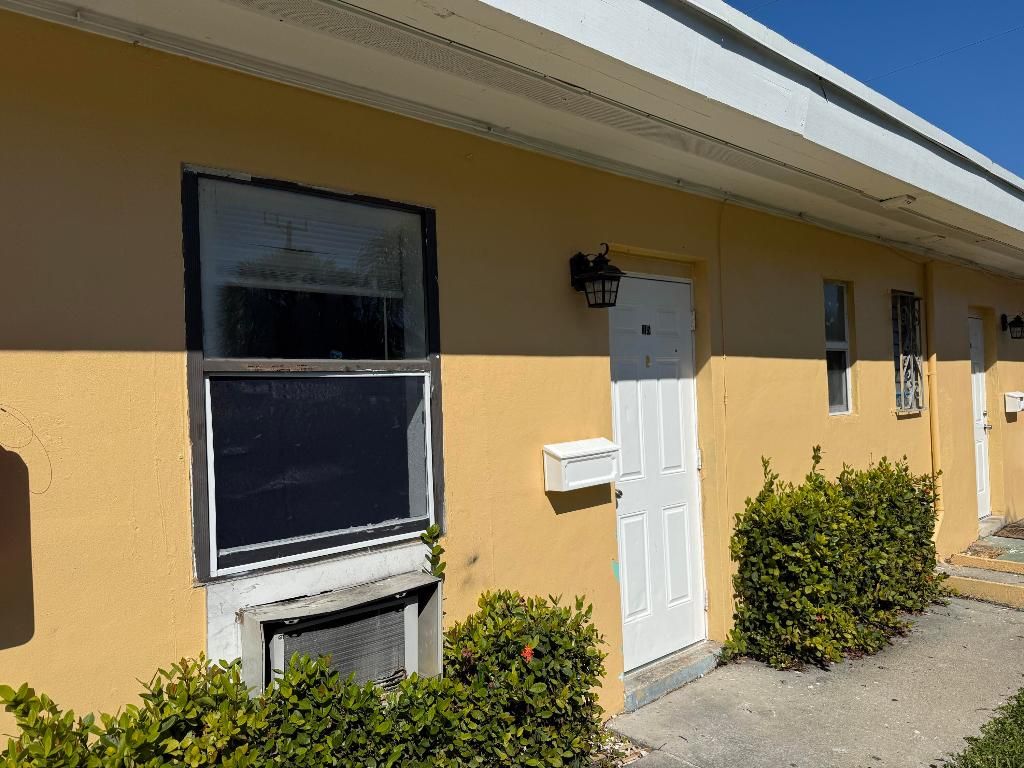 3300 Broadway Avenue 15, West Palm Beach, FL 33407