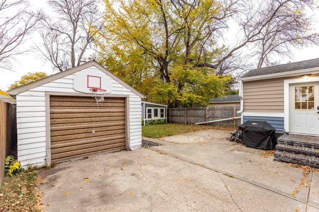 1645 Broadway N, Fargo, ND 58102