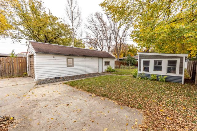 1645 Broadway N, Fargo, ND 58102