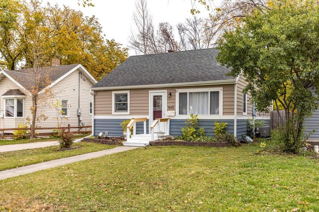 1645 Broadway N, Fargo, ND 58102