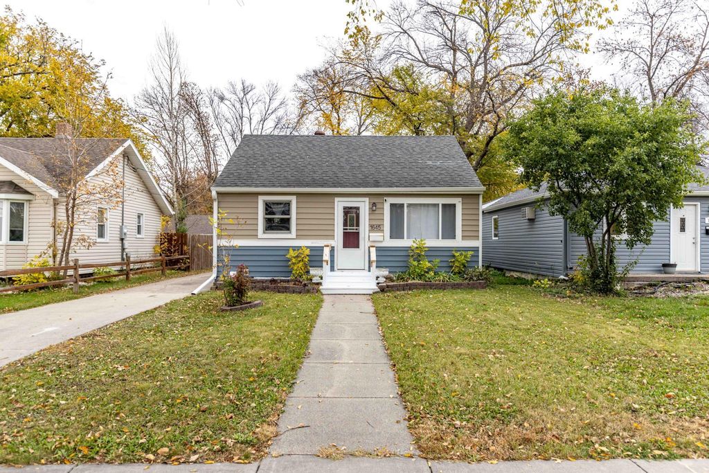 1645 Broadway N, Fargo, ND 58102