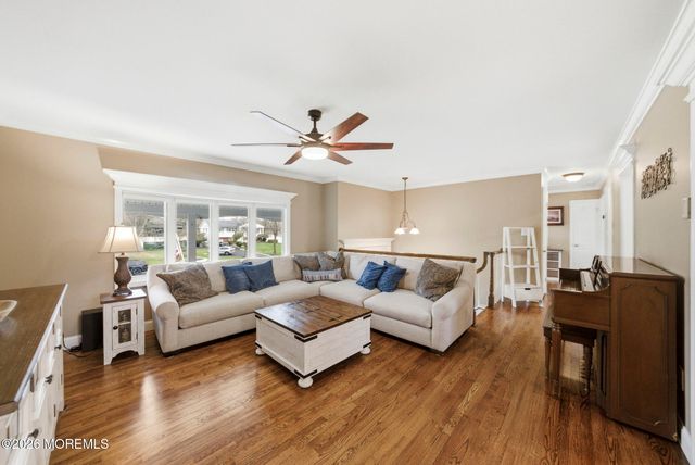 7 Annapolis Drive, Manalapan, NJ 07726