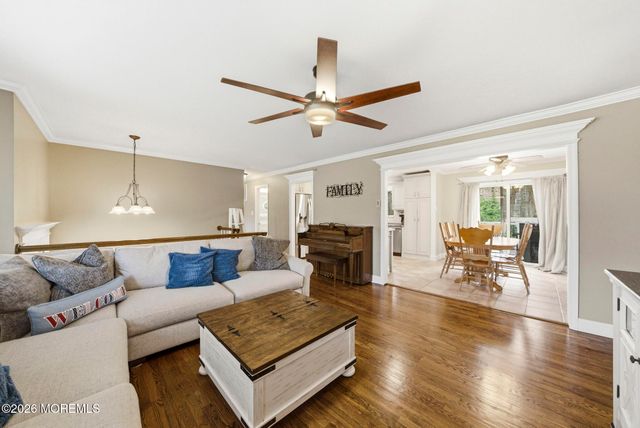 7 Annapolis Drive, Manalapan, NJ 07726
