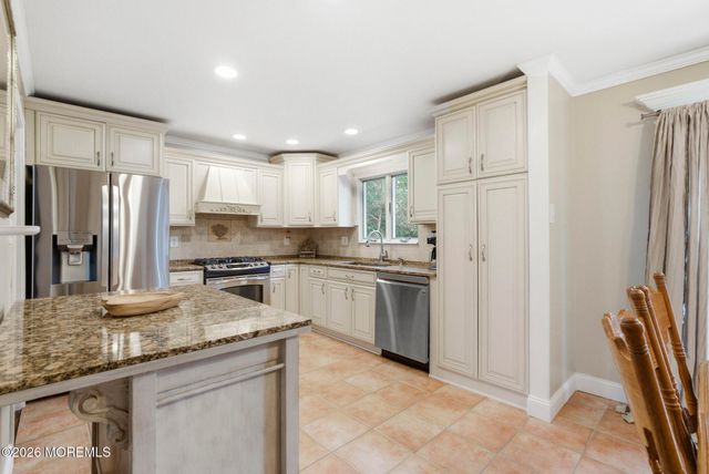 7 Annapolis Drive, Manalapan, NJ 07726