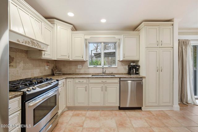 7 Annapolis Drive, Manalapan, NJ 07726