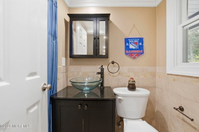 7 Annapolis Drive, Manalapan, NJ 07726