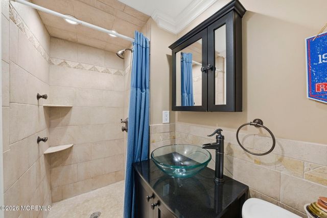 7 Annapolis Drive, Manalapan, NJ 07726