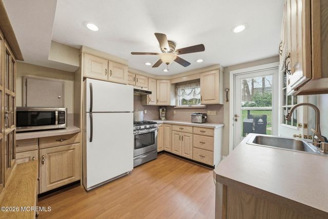 7 Annapolis Drive, Manalapan, NJ 07726