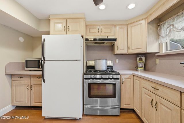 7 Annapolis Drive, Manalapan, NJ 07726