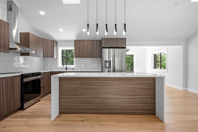 133 White Pond Rd, Hudson, MA 01749