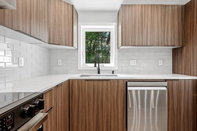 133 White Pond Rd, Hudson, MA 01749