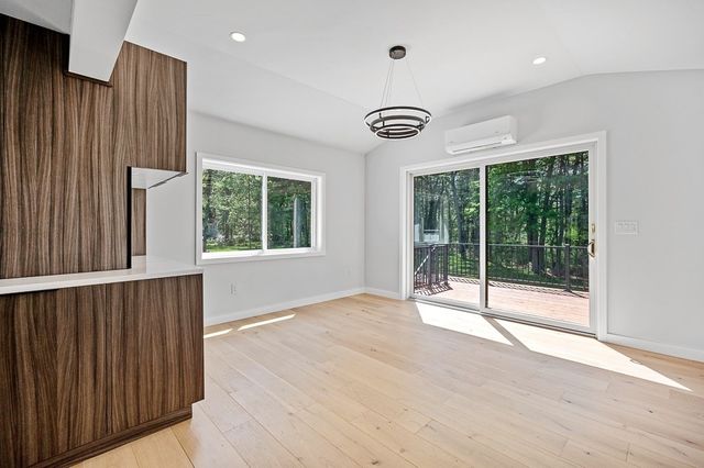 133 White Pond Rd, Hudson, MA 01749