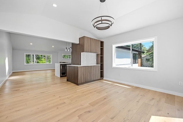 133 White Pond Rd, Hudson, MA 01749