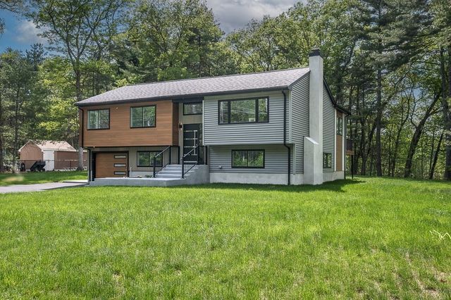133 White Pond Rd, Hudson, MA 01749