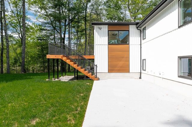 133 White Pond Rd, Hudson, MA 01749
