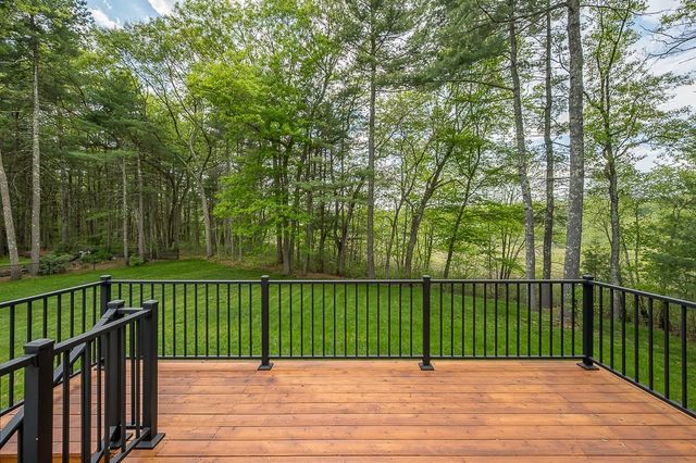 133 White Pond Rd, Hudson, MA 01749