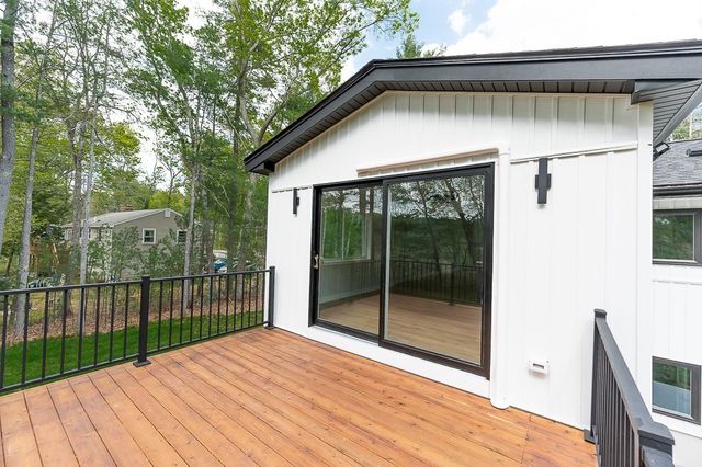 133 White Pond Rd, Hudson, MA 01749