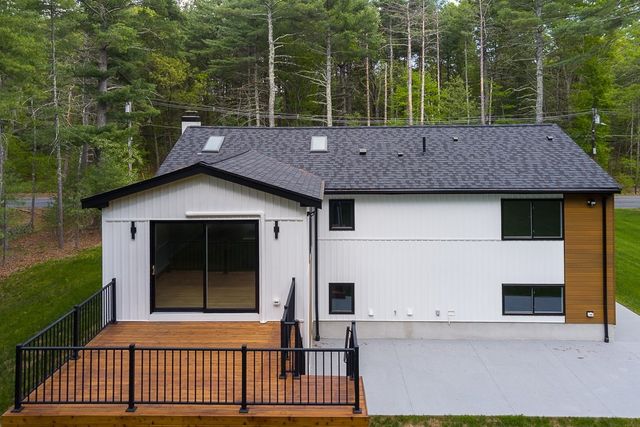 133 White Pond Rd, Hudson, MA 01749