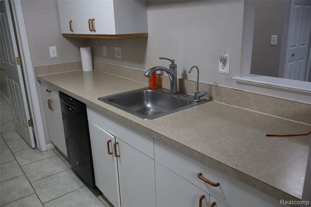 5212 Pine Aires Drive, Sterling Heights, MI 48314