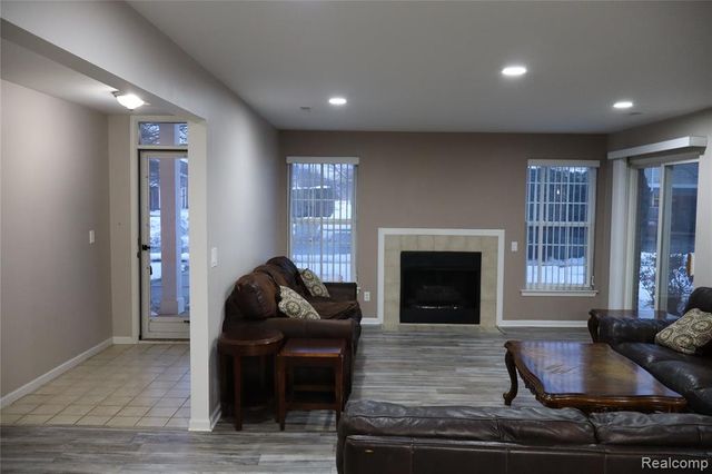 5212 Pine Aires Drive, Sterling Heights, MI 48314