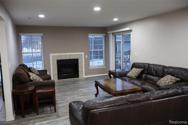 5212 Pine Aires Drive, Sterling Heights, MI 48314