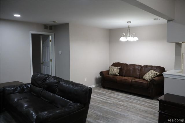 5212 Pine Aires Drive, Sterling Heights, MI 48314