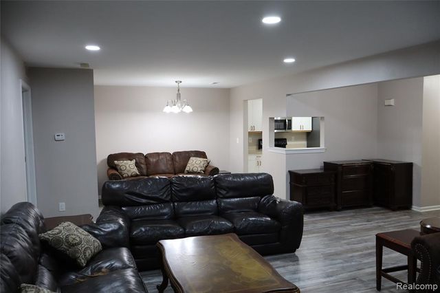 5212 Pine Aires Drive, Sterling Heights, MI 48314