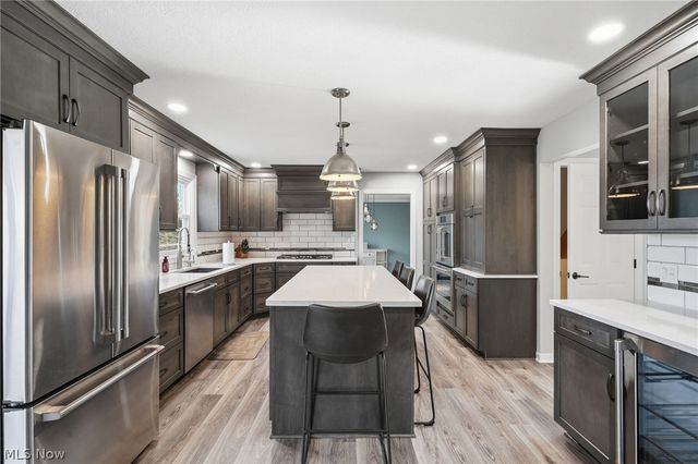 6625 Olde Stone Circle NE, Canton, OH 44721