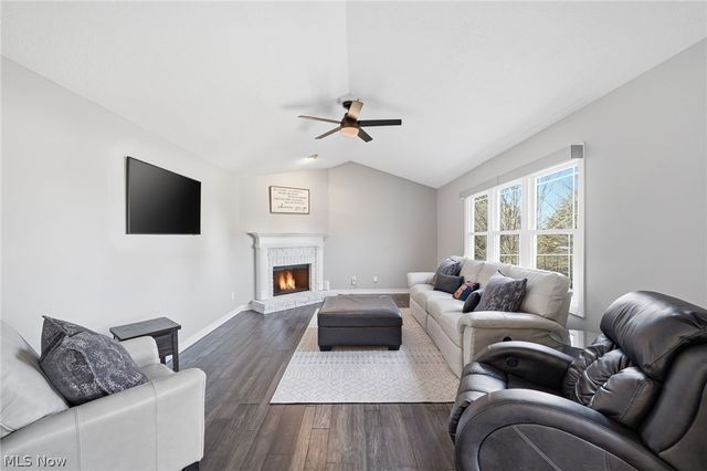 6625 Olde Stone Circle NE, Canton, OH 44721