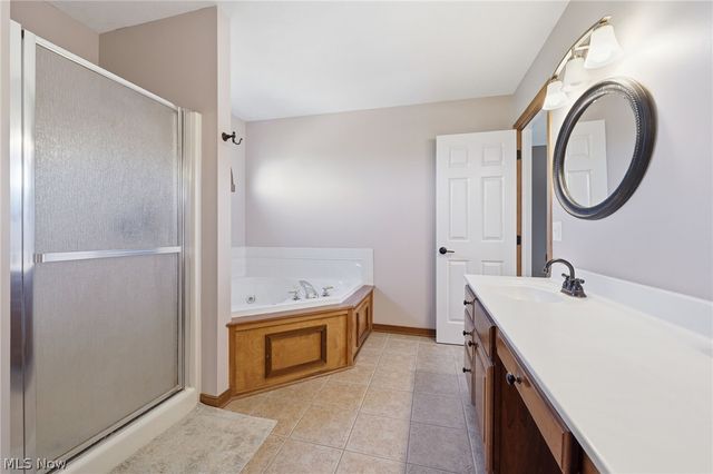 6625 Olde Stone Circle NE, Canton, OH 44721