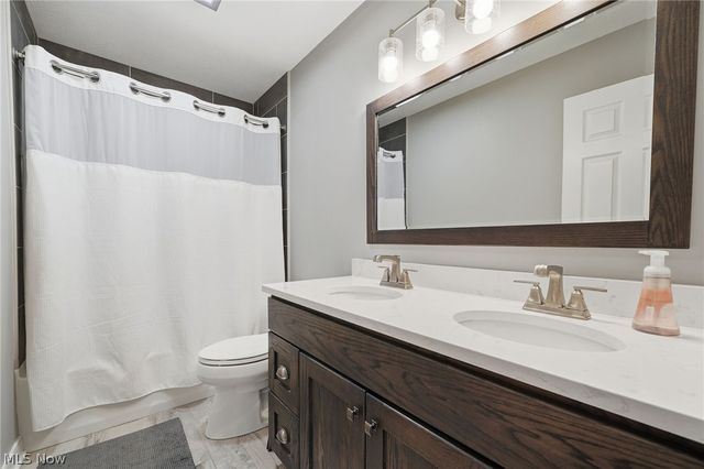 6625 Olde Stone Circle NE, Canton, OH 44721