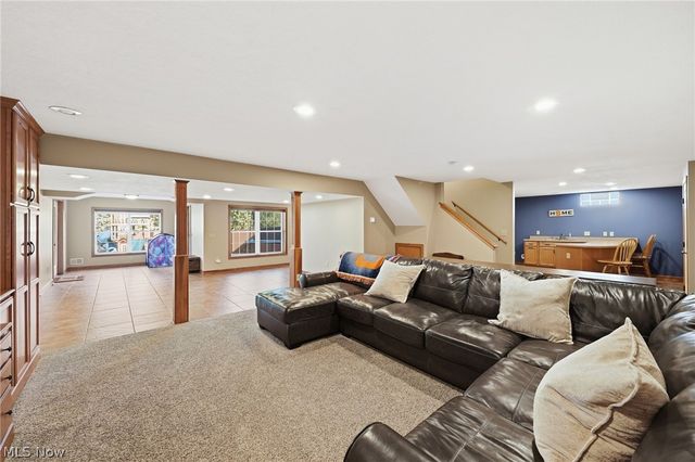 6625 Olde Stone Circle NE, Canton, OH 44721