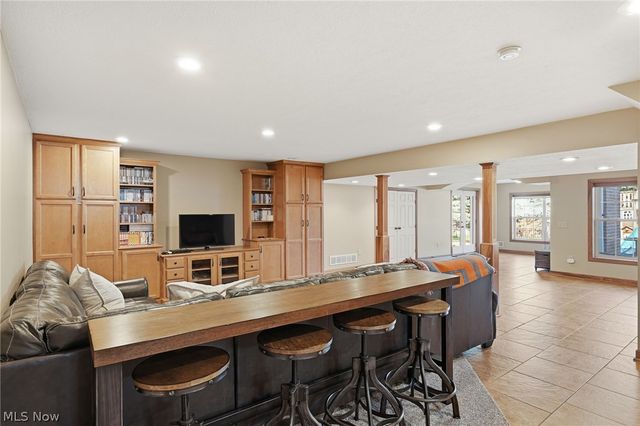 6625 Olde Stone Circle NE, Canton, OH 44721