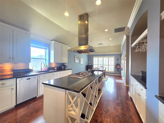 2079 Fair Oaks Circle, Corinth, TX 76210