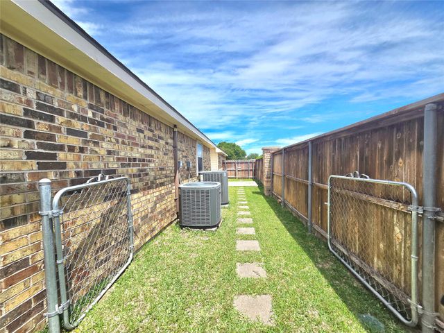 2079 Fair Oaks Circle, Corinth, TX 76210