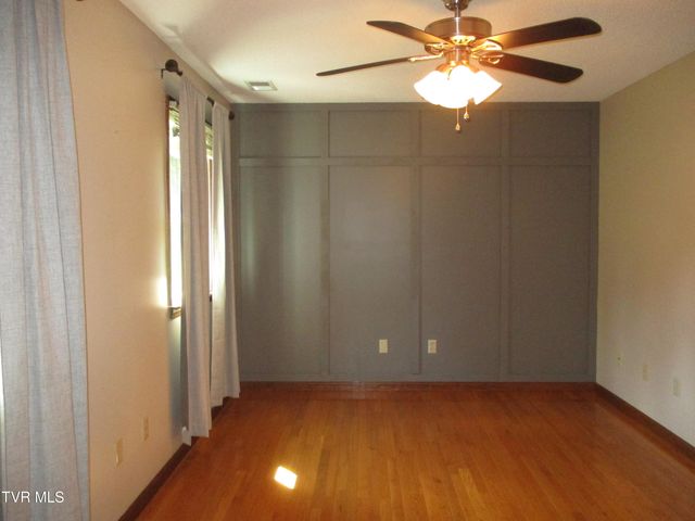 782 Quail Hollow Drive, Elizabethton, TN 37643