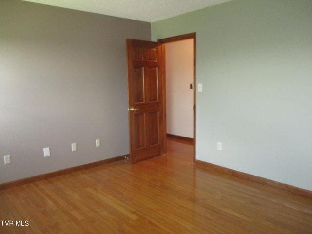 782 Quail Hollow Drive, Elizabethton, TN 37643