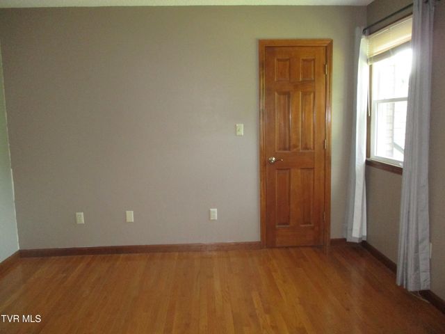 782 Quail Hollow Drive, Elizabethton, TN 37643